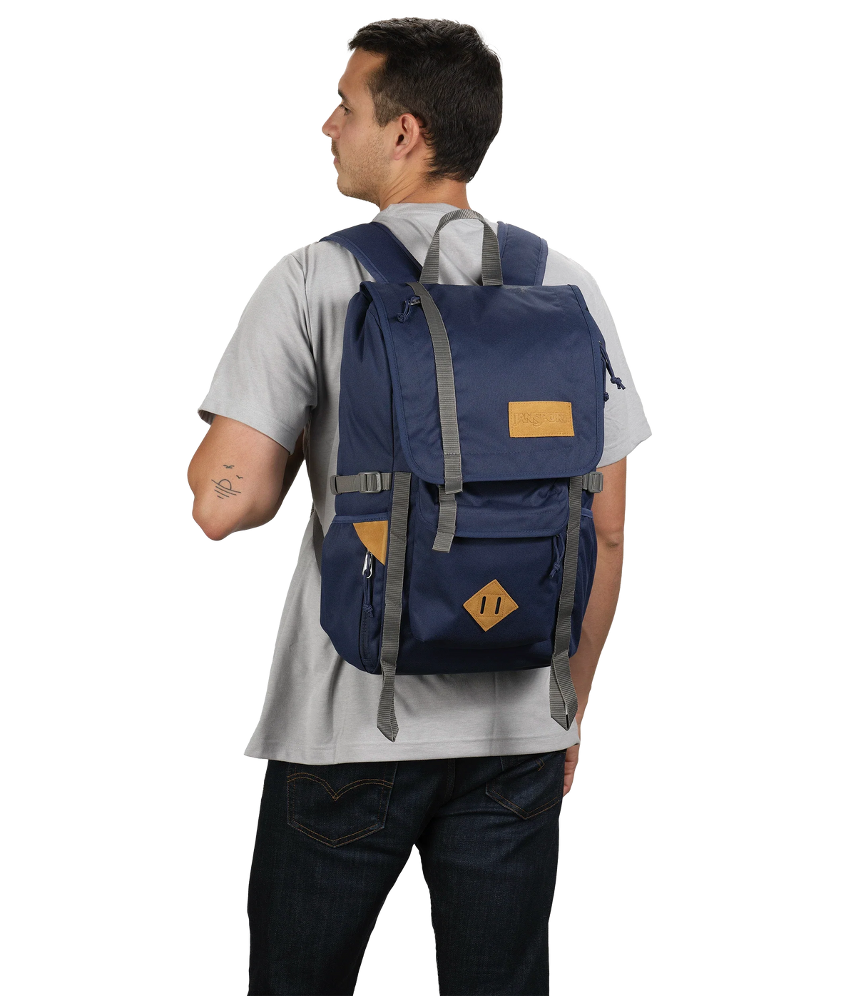 hatchet-backpack-f6 JS0A47J4003-MODEL.webp